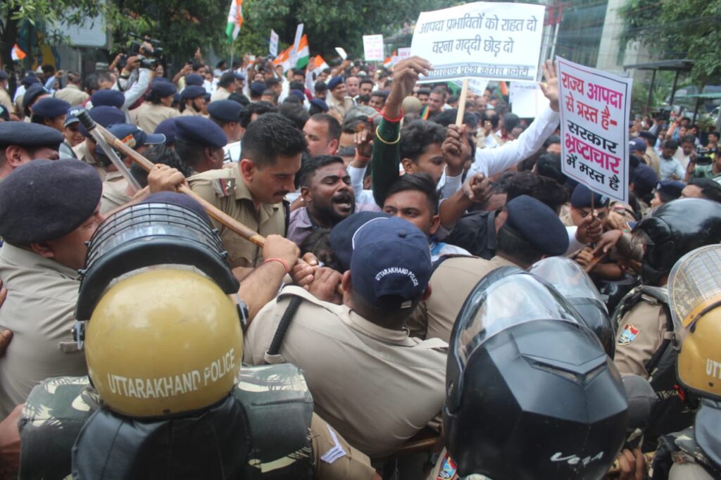 भ्रष्टाचार और वोट डकैती के खिलाफ कांग्रेस का राजभवन कूच, पुलिस से तीखी झड़प