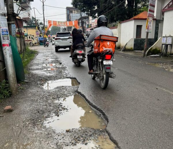 PWD की लापरवाही से परेशानी में क्लेमेनटाउन निवासी