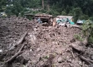 चमोली में बादल फटा, कई घर तबाह