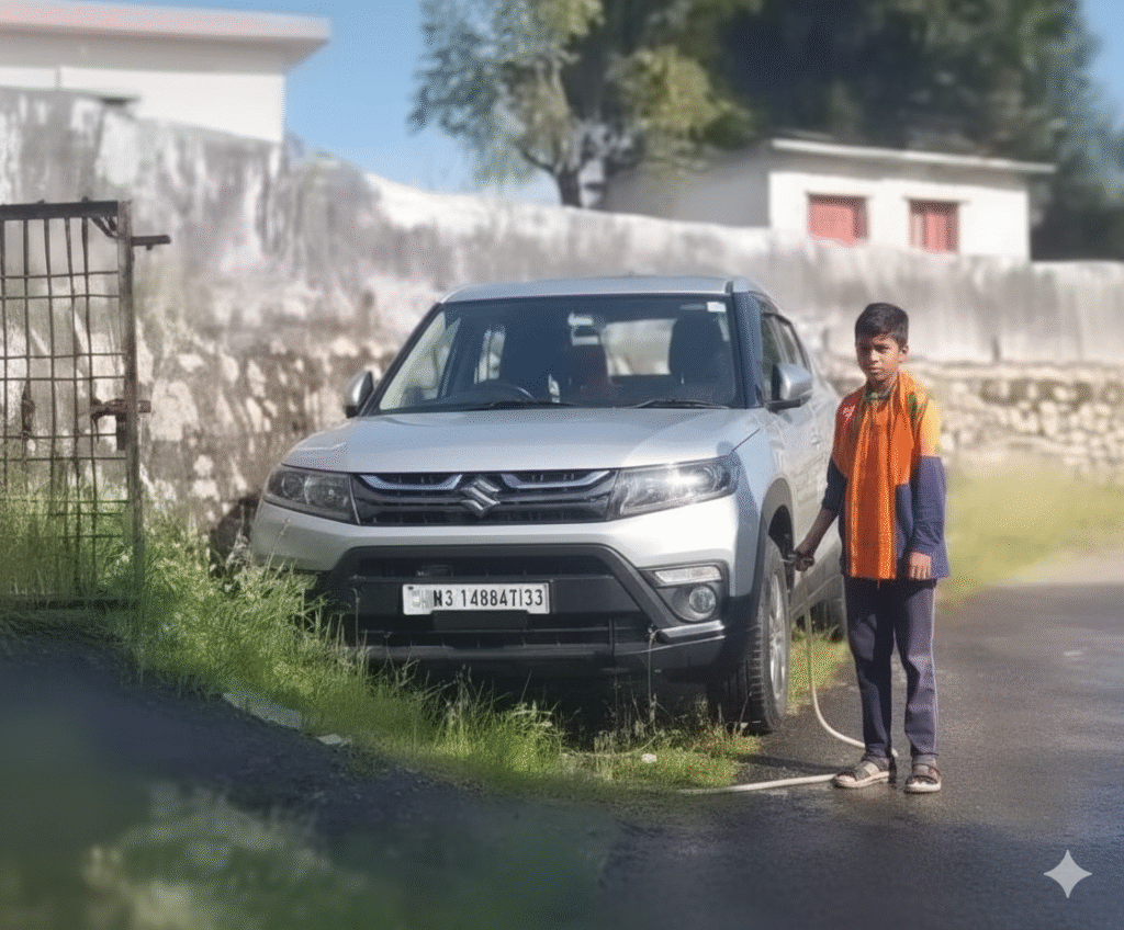 स्कूल में छात्रों से कार धुलवाने वाला टीचर सस्पेंड