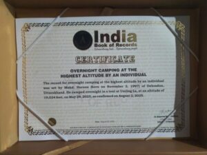 एडवेंचर राइडिंग के लिए प्रदान किए गए मेडल और सर्टिफिकेट