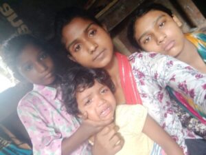 DM ने बदली चार बहनों की जिंदगी, बदकिस्मती की चौखट लांघ पहुंची स्कूल