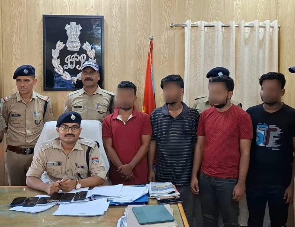 केदारनाथ हेली टिकट के नाम पर यात्रियों को ठगने वाले गिरफ्तार 