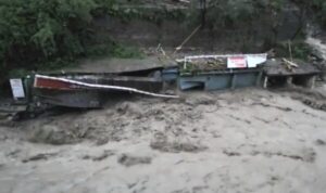 सहस्त्रधारा में फटा बादल, दो लोग लापता