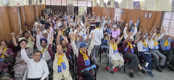 आप ने केंद्र व राज्य सरकार को दी चेतावनी