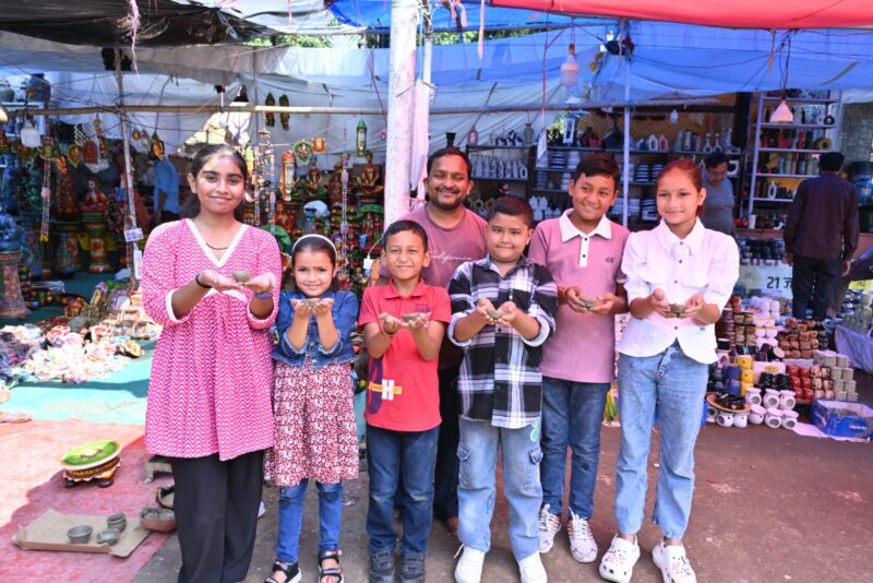 विरासत में नन्हे हाथों की रचनात्मकता बिखरी, मिट्टी और रंगों में झलकी सृजन की चमक